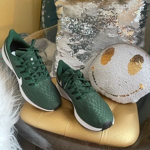 Nike Pegasus Tennis shoes!